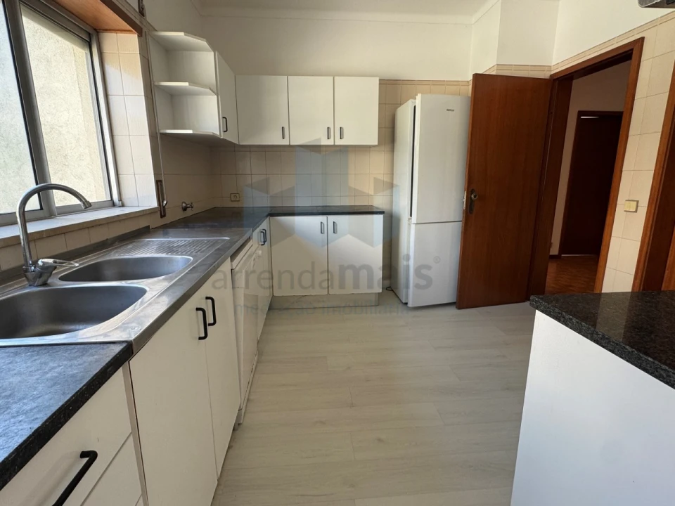 Apartamento T3 para Venda em Santo Antonio dos Olivais Foto 1