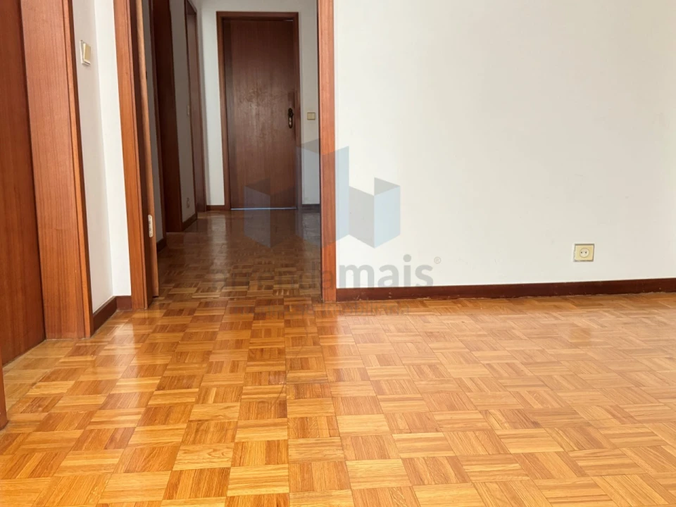 Apartamento T3 para Venda em Santo Antonio dos Olivais Foto 16