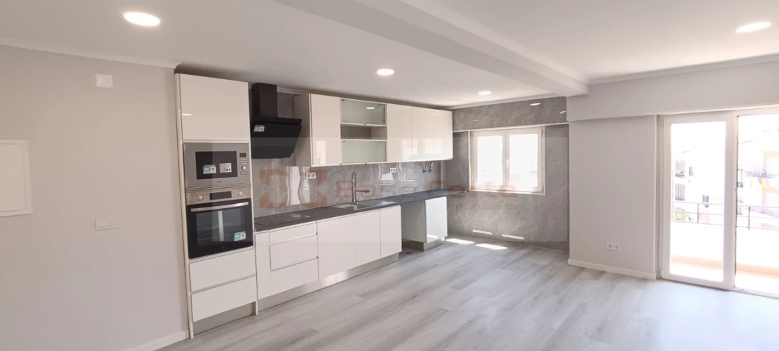 Apartamento T4 para Venda em Amora Foto 2