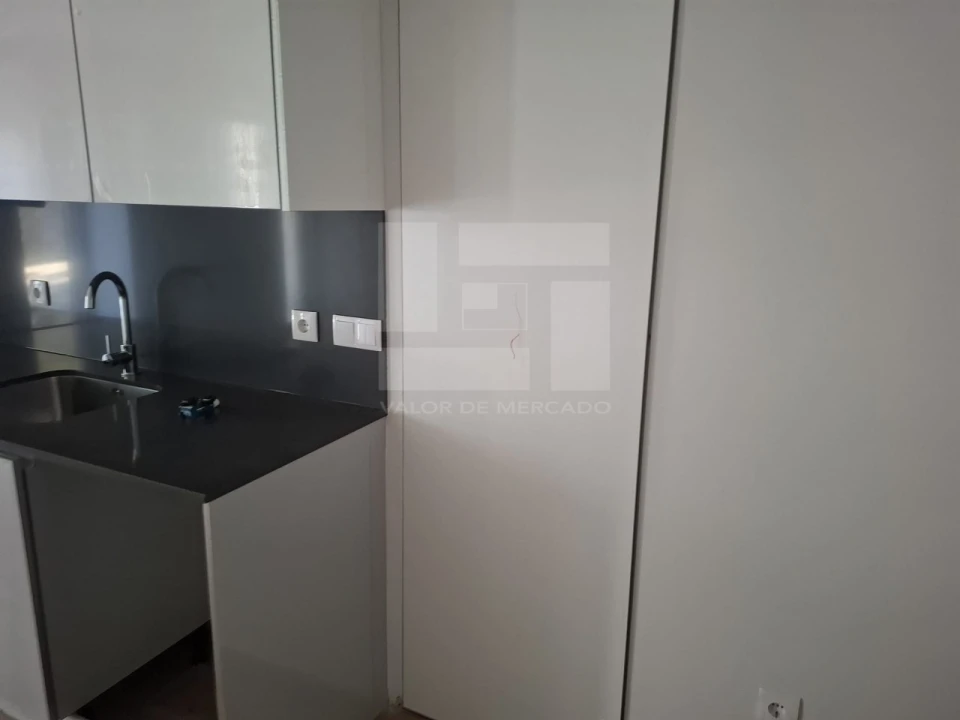 Apartamento T2 para Venda em Cavernães Foto 4