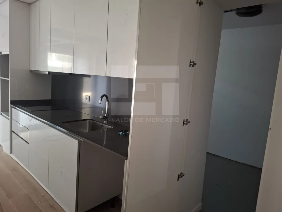 Apartamento T2 para Venda em Cavernães Foto 5