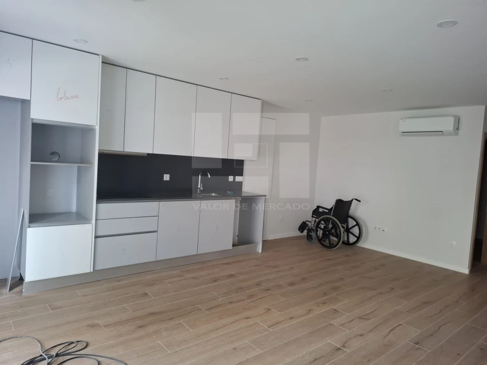 Apartamento T2 para Venda em Cavernães Foto 9
