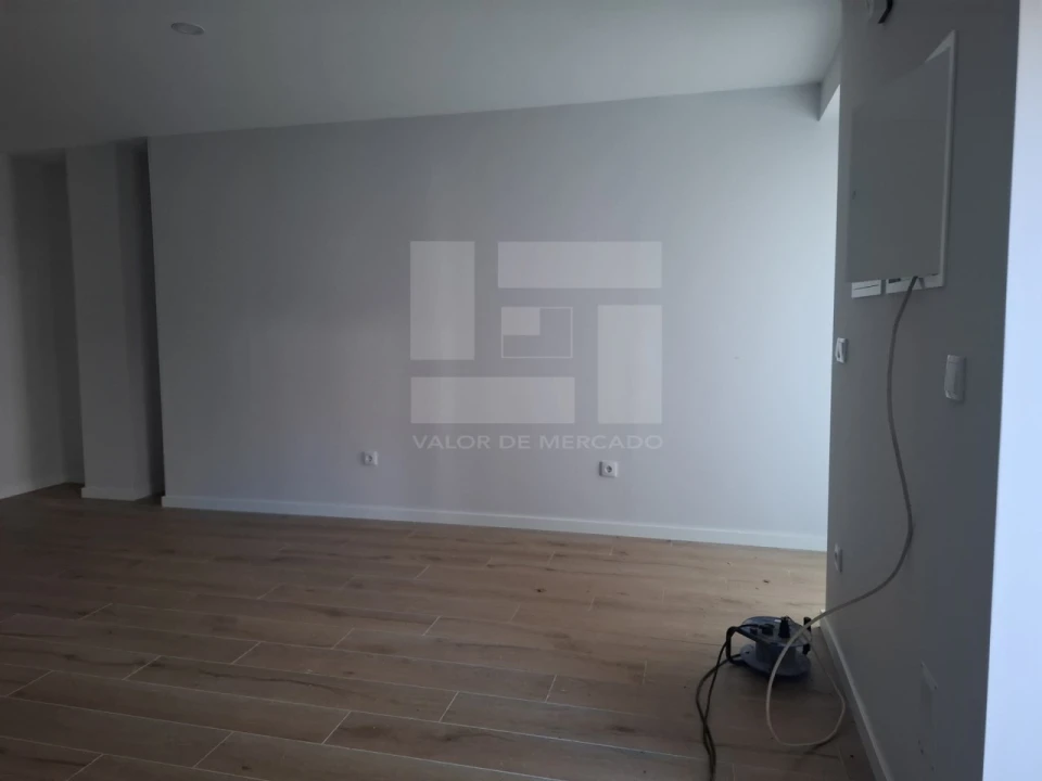 Apartamento T2 para Venda em Cavernães Foto 20