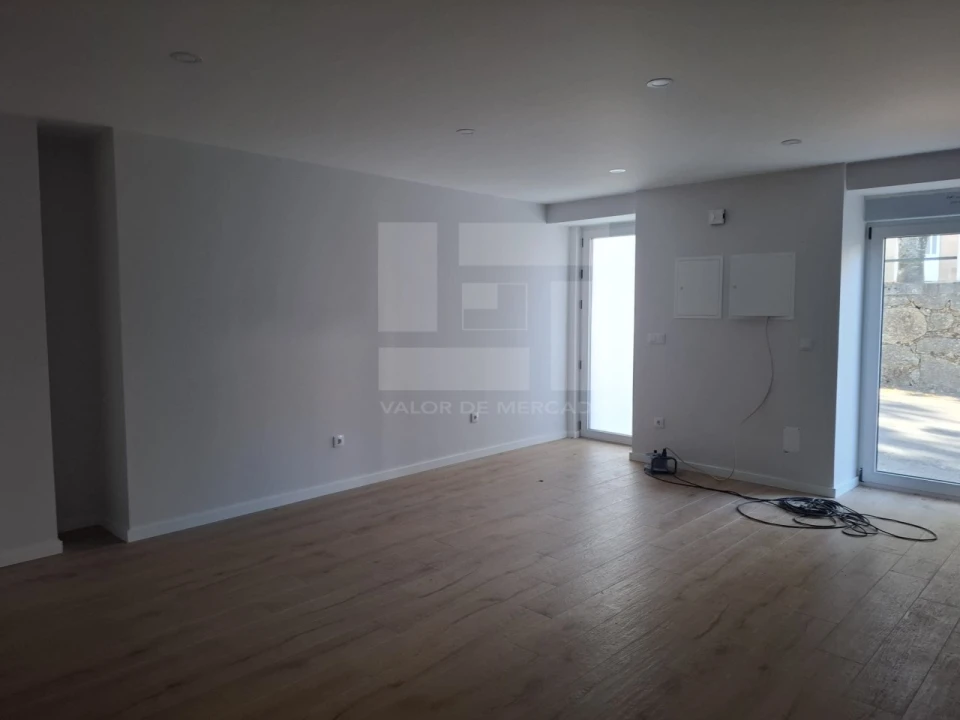 Apartamento T2 para Venda em Cavernães Foto 23
