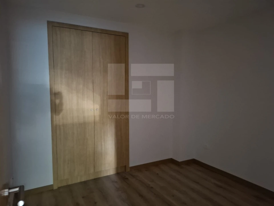 Apartamento T2 para Venda em Cavernães Foto 25