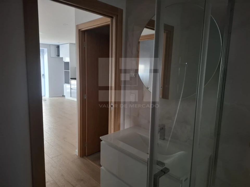 Apartamento T2 para Venda em Cavernães Foto 28