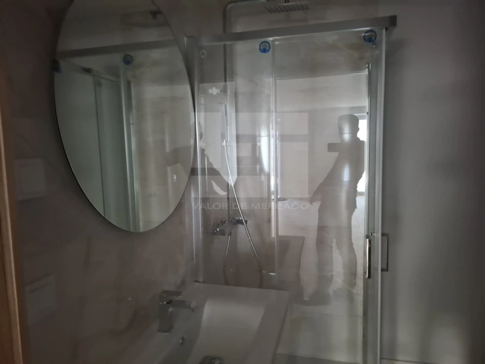 Apartamento T2 para Venda em Cavernães Foto 33