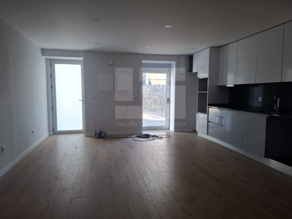 Apartamento T2 para Venda em Cavernães Foto 34