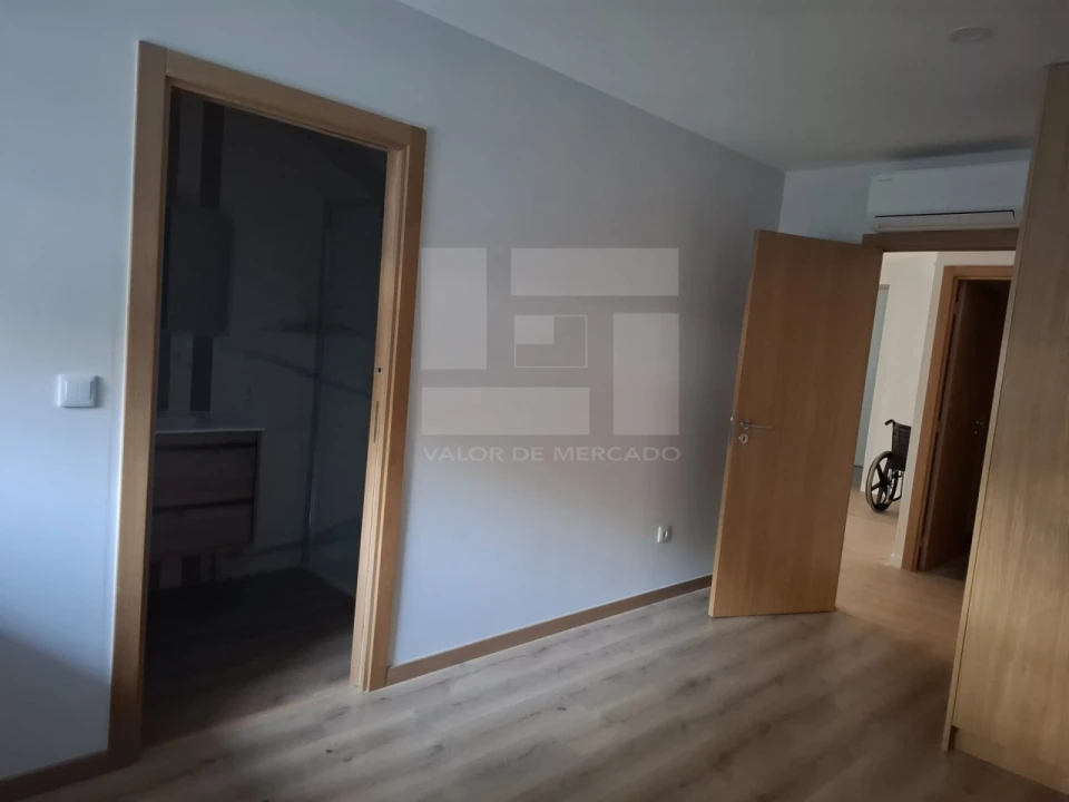Apartamento T2 para Venda em Cavernães Foto 35