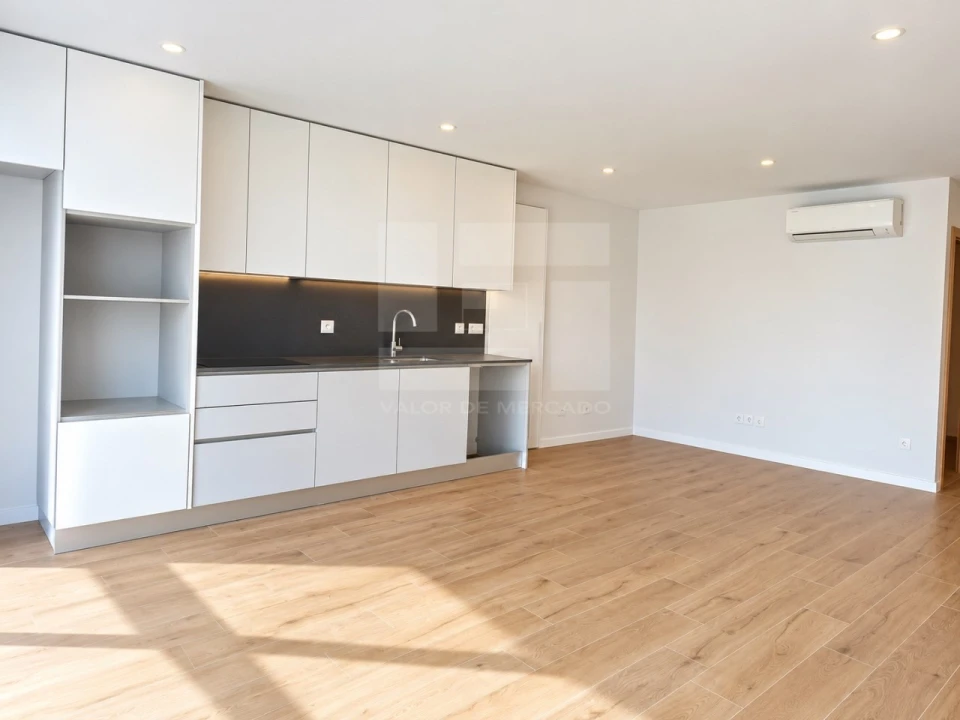 Apartamento T2 para Venda em Cavernães Foto 2