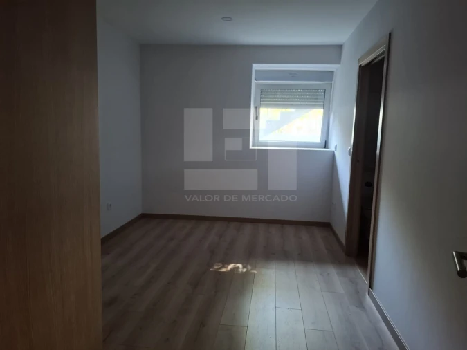 Apartamento T2 para Venda em Cavernães Foto 29