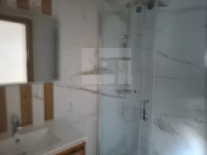 Apartamento T2 para Venda em Cavernães Foto 32
