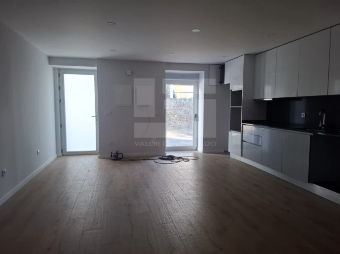 Apartamento T2 para Venda em Cavernães Foto 34