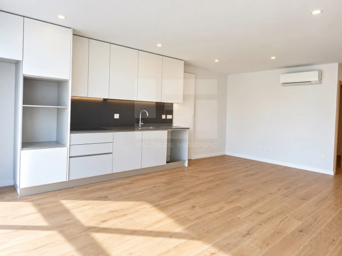 Apartamento T2 para Venda em Cavernães Foto 2