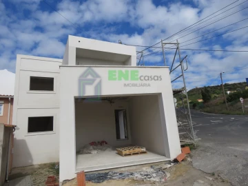 Moradia T3 para Venda em Santa Maria, São Pedro e Matacães