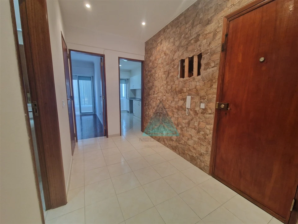 Apartamento T2 para Arrendamento em Amora Foto 1