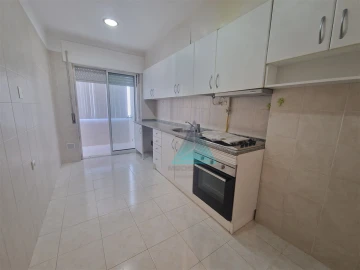 Apartamento T2 para Arrendamento em Amora