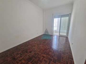 Apartamento T2 para Arrendamento em Amora