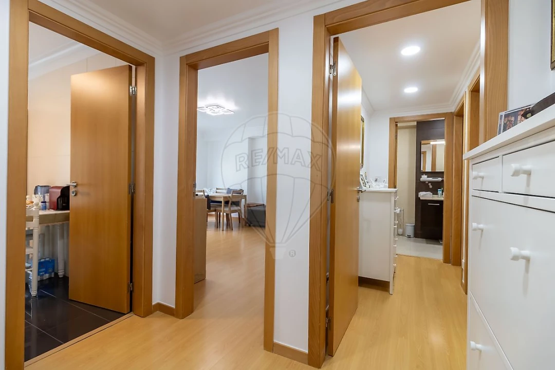 Apartamento T2 para Venda em Santo António dos Cavaleiros e Frielas Foto 2