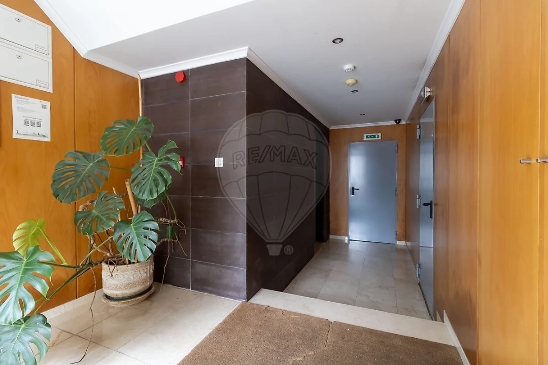 Apartamento T2 para Venda em Santo António dos Cavaleiros e Frielas Foto 19