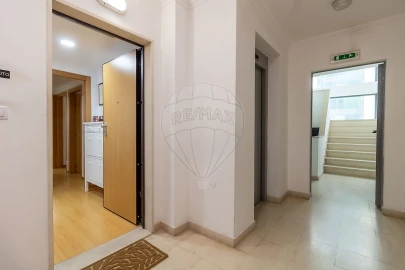 Apartamento T2 para Venda em Santo António dos Cavaleiros e Frielas