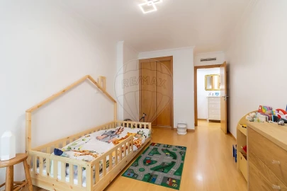 Apartamento T2 para Venda em Santo António dos Cavaleiros e Frielas