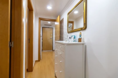 Apartamento T2 para Venda em Santo António dos Cavaleiros e Frielas