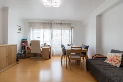 Apartamento T2 para Venda em Santo António dos Cavaleiros e Frielas