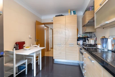 Apartamento T2 para Venda em Santo António dos Cavaleiros e Frielas