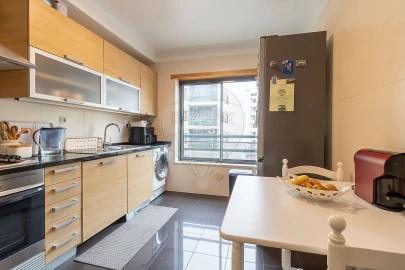 Apartamento T2 para Venda em Santo António dos Cavaleiros e Frielas