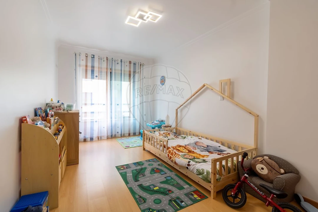 Apartamento T2 para Venda em Santo António dos Cavaleiros e Frielas Foto 13