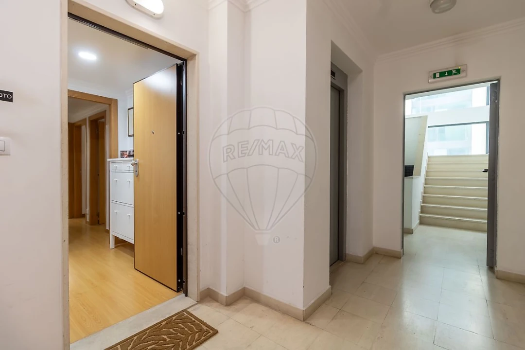 Apartamento T2 para Venda em Santo António dos Cavaleiros e Frielas Foto 1