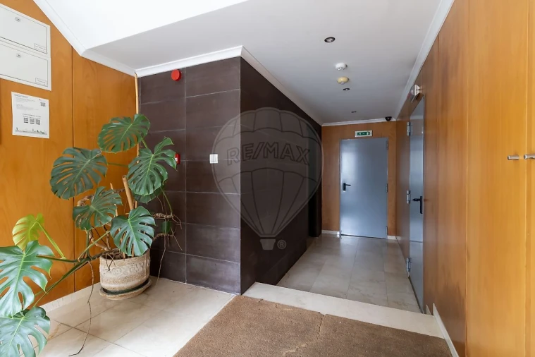 Apartamento T2 para Venda em Santo António dos Cavaleiros e Frielas Foto 19