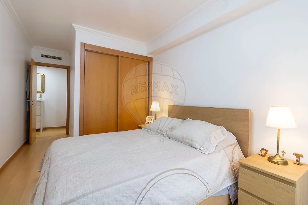 Apartamento T2 para Venda em Santo António dos Cavaleiros e Frielas Foto 12