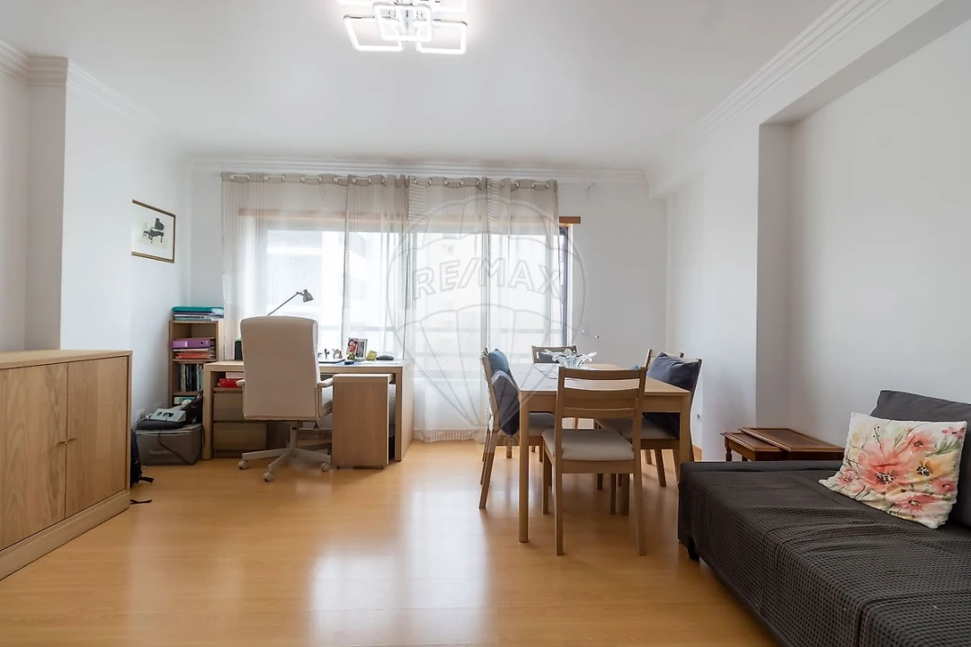 Apartamento T2 para Venda em Santo António dos Cavaleiros e Frielas Foto 7