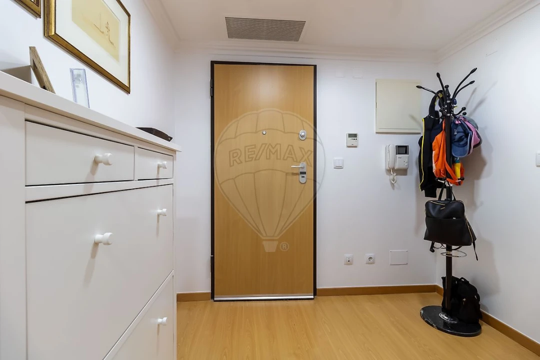 Apartamento T2 para Venda em Santo António dos Cavaleiros e Frielas Foto 3