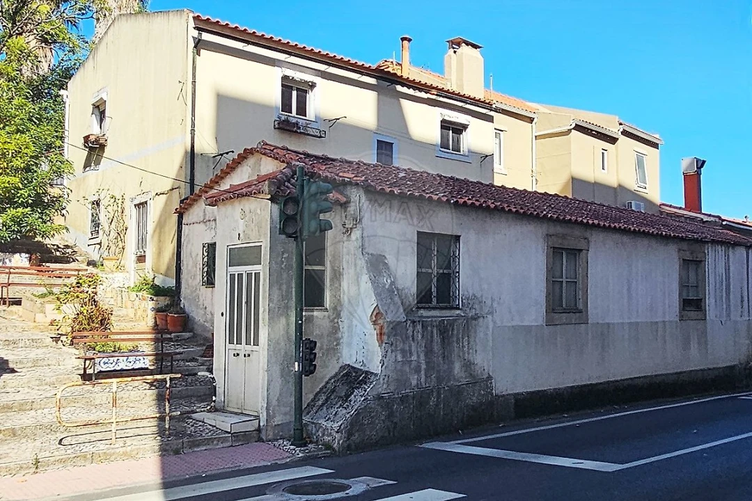 Moradia T4 para Venda em Queluz e Belas Foto 1