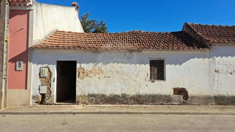 Moradia T1 para Venda em Benfica do Ribatejo