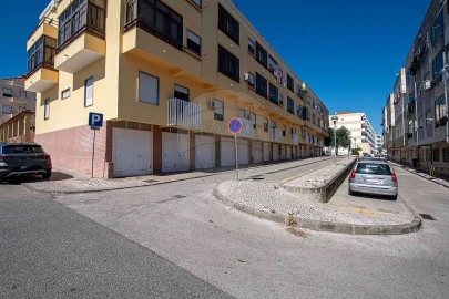 Apartamento T2 para Venda em Baixa da Banheira e Vale da Amoreira