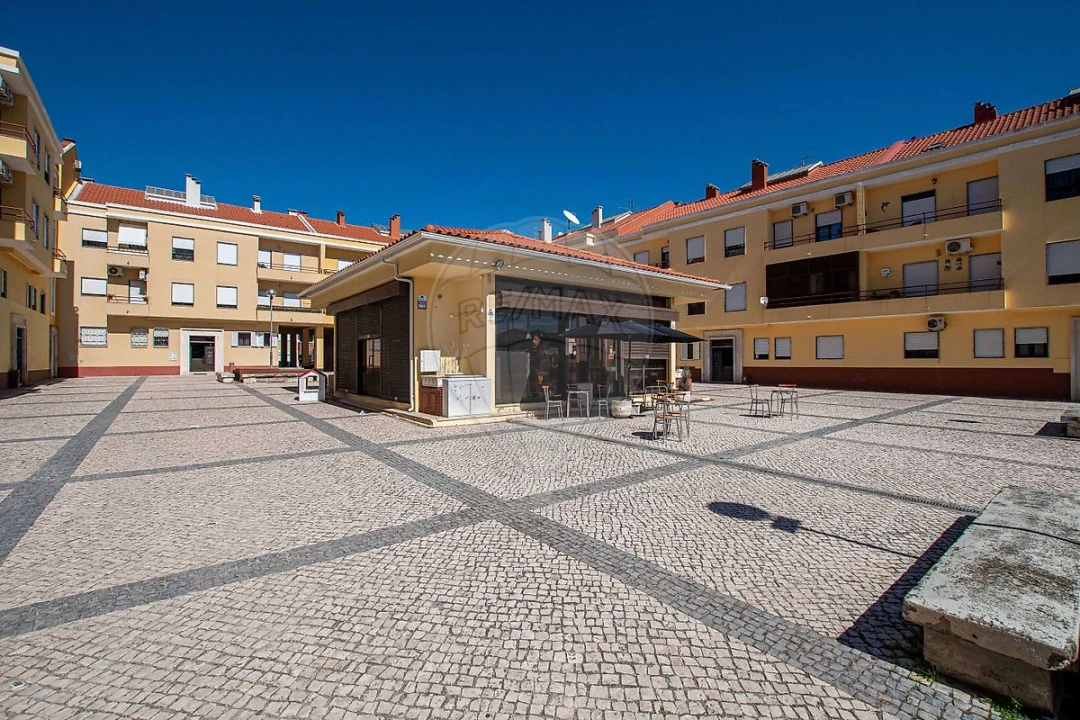 Apartamento T2 para Venda em Baixa da Banheira e Vale da Amoreira Foto 2