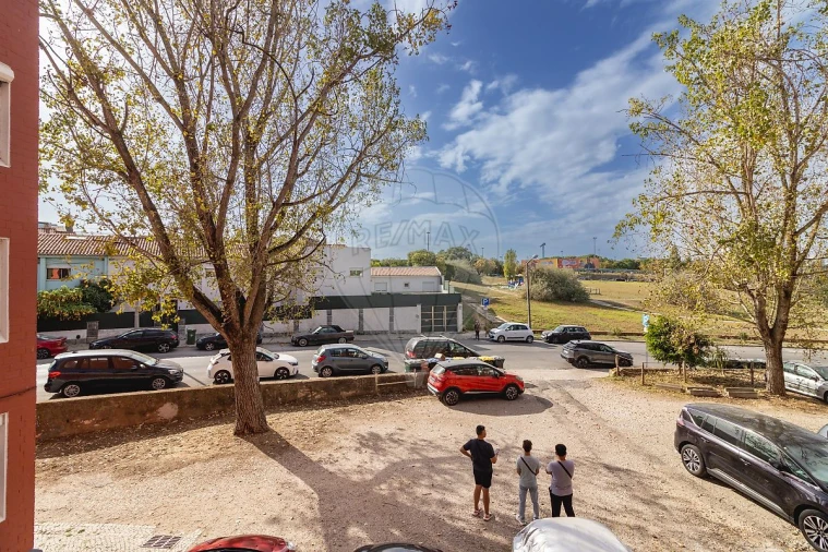 Apartamento T1 para Arrendamento em Olivais Foto 9