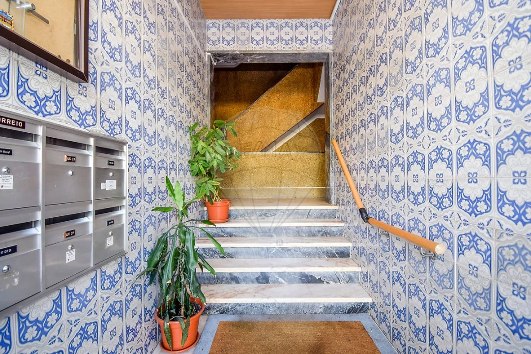 Apartamento T2 para Venda em Algueirão-Mem Martins Foto 1
