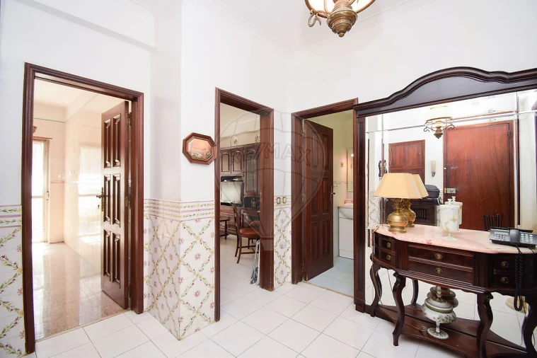 Apartamento T2 para Venda em Algueirão-Mem Martins Foto 2