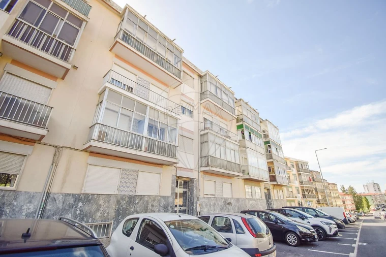 Apartamento T2 para Venda em Algueirão-Mem Martins Foto 32