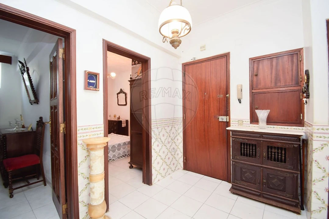 Apartamento T2 para Venda em Algueirão-Mem Martins Foto 3