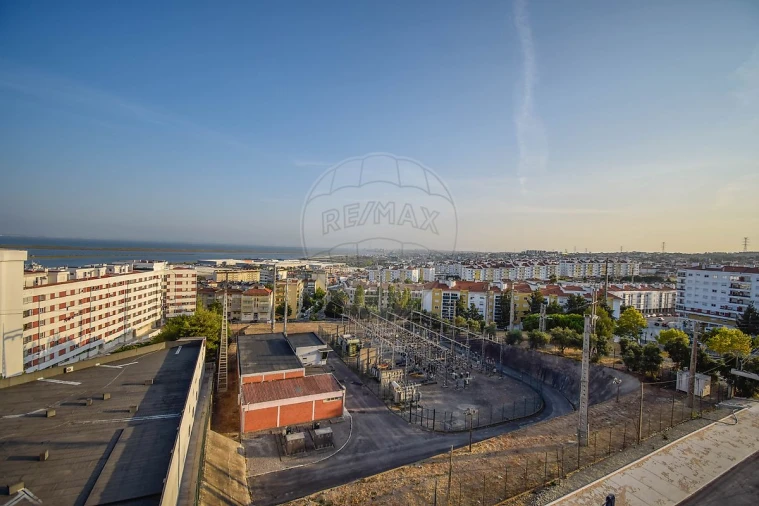 Apartamento T2 para Venda em Póvoa de Santa Iria e Forte da Casa Foto 5