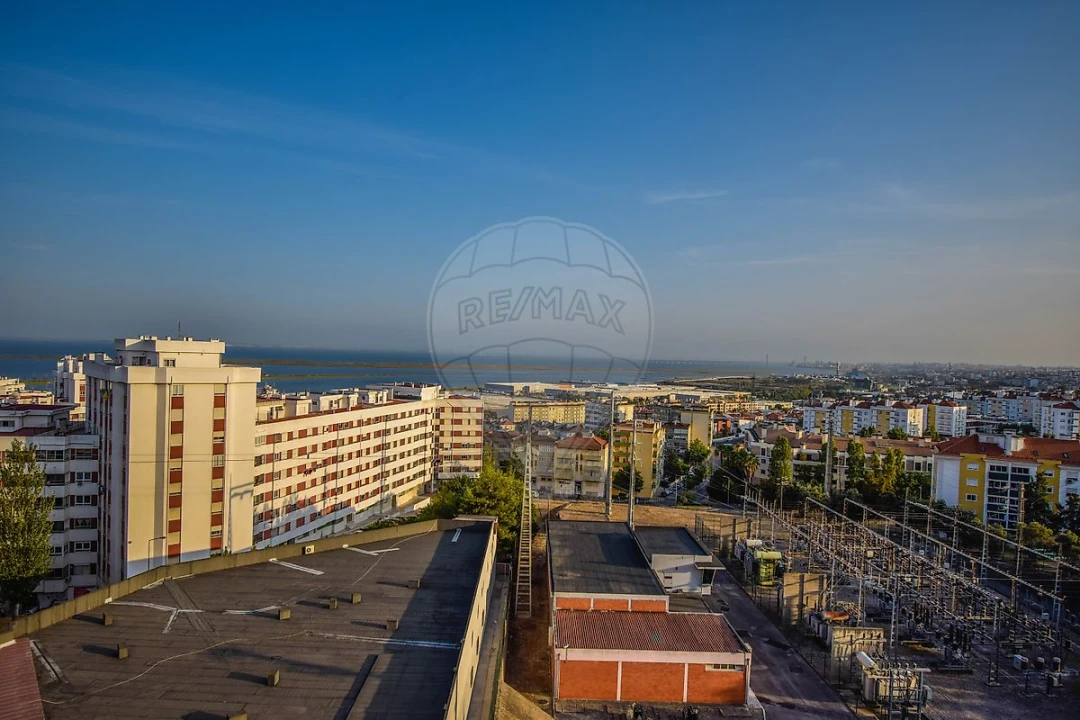 Apartamento T2 para Venda em Póvoa de Santa Iria e Forte da Casa Foto 1