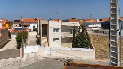 Moradia T4 para Venda em Alenquer (Santo Estêvão e Triana)