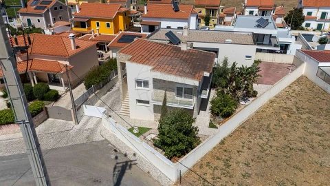 Moradia T4 para Venda em Alenquer (Santo Estêvão e Triana)