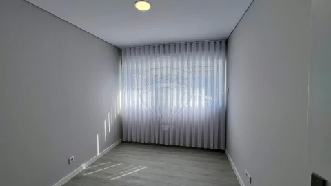 Apartamento T2 para Venda em Mafamude e Vilar do Paraíso